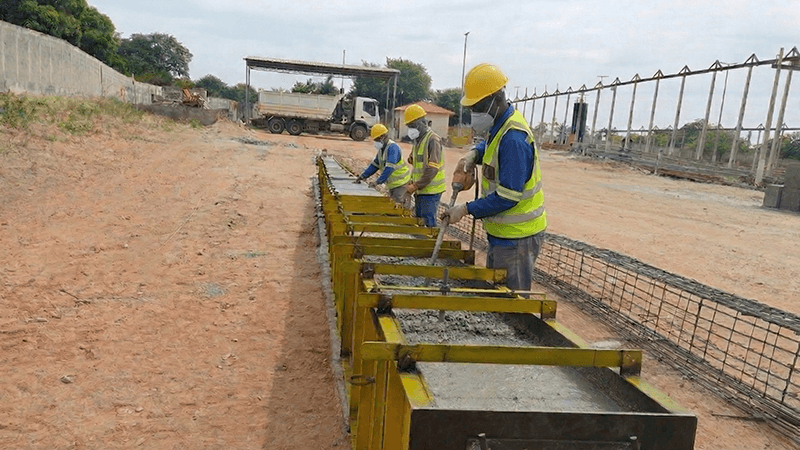 forma metálica para postes